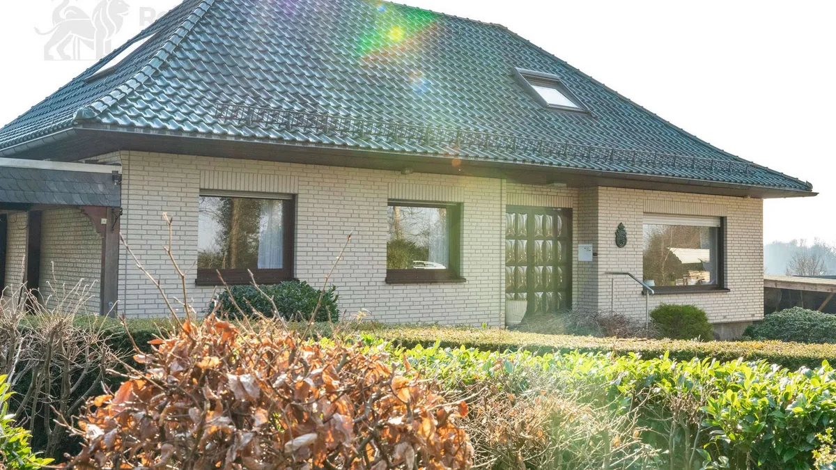 Einfamilienhaus in Kürten, vermittelt von Reiher & Löwe: Wohntraum im Grünen für den großen Platzbedarf